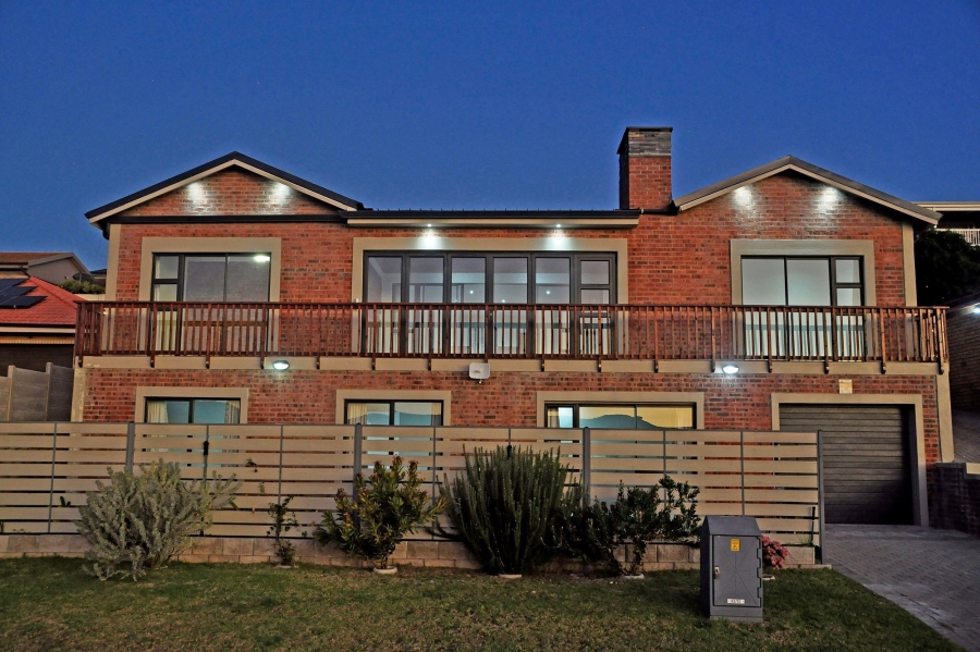 5 Bedroom Property for Sale in Reebok Western Cape